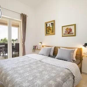 https://lavandula-nova-vas-porec.in-istria.net